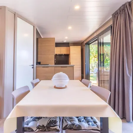 Chalet Dulce, Climatisation, 2 Piscines, Spa, Parking Agde